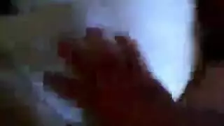 عاهرة الألعاب تستمتع بعبادة القضيب والجنس بالديلدو