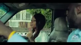 السمراء أومايا تلمس نفسها حتى الذروة