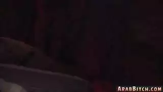 هذه الفتاة العربية لا تستطيع التوقف عن لمس حلمتيها وكسها الحساسين