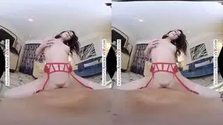 عاهرة مراهقة عارية تطلب جلسة مص تتسبب بالاختناق