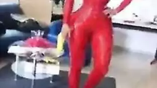 فتاة مثيرة في اللاتكس: ت finger نقطة جي حتى القذف