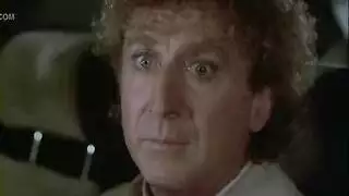 إباحية صريحة: زوجتان مثيرتان تتعاونان على رجل محظوظ على الأريكة