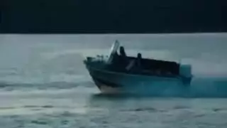 ينام بين الاخت ولام