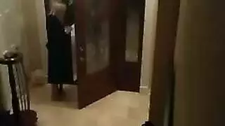 فتى البيتزا ينضم لعلاقة ثلاثية ثنائية الجنس من أجل جنس شرجي قوي