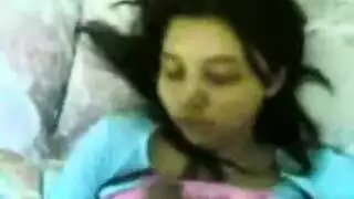 استخدام جسدها النائم لجلسة إباحية قاسية