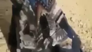 التبول على وجهها: زوجة محجبة خائنة تُكشف