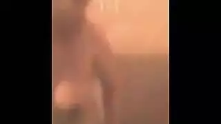 فتاة بولاق تئن أثناء لعق فرجها قبل ممارسة جنس صريح