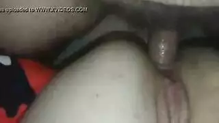 مراهقة متحمسة تتعلم كل شيء عن ابتلاع السائل المنوي