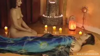 أجواء رومانسية تقود إلى فعل شرجي سحاقي مثير