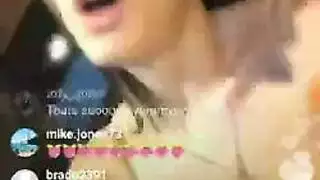 الزوج يشاهد أبيلا تخضع لإيلاج مزدوج قاسٍ في هذا المشهد الإباحي