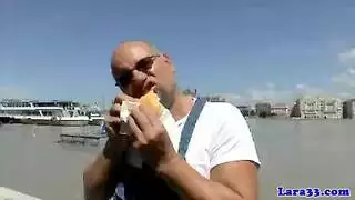 هؤلاء العاهرات المحبات للسائل المنوي مجهزات لرغبات الزوج المستقبلي الإباحية