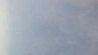 ناضجة مقنعة تدخل كعب عال في مهبلها لممارسة شاذة