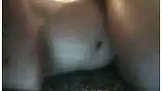 نساء ناضجات ساخنات يستكشفن أثداء ومهبلات بعضهن المبللة