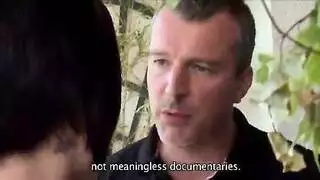 شاب يدخل معا زوجته لي محل ملابس وينك صاحبة المحل