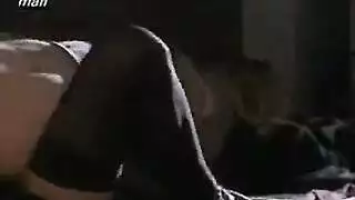 ويندي آمور وصديقتها يمثلون الحب بعد وقت طويل ، ويقومون بالحب