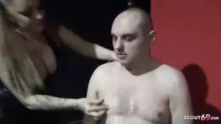 ملكة الإباحية التركية دانا جين تمارس الجنس مع العاهرات الألمانيات المستسلمات