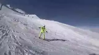 شب يقذف امه ثلات مرات