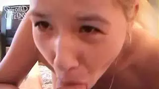 سارة جي ذات الصدر الممتلئ في مشهد شرجي عنيف