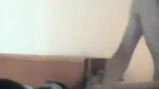 عاهرة مراهقة تنيك حلقها ومؤخرتها بقوة