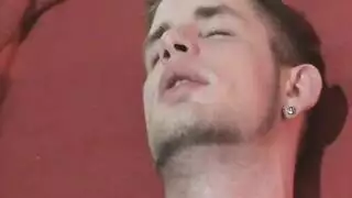 عاهرات صغيرات بالزي المدرسي ينكبن نيكاً عنيفاً