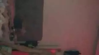 فتاة مصرية تمص وتتذوق زب عربي سمين