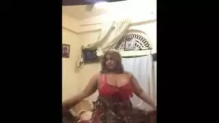 فتاة الكتاب الأحمر تأخذ زب للرقص