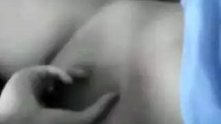 عاهرة البلدة تُداعب في المركبة من قبل رجل عشوائي فيديو إباحي