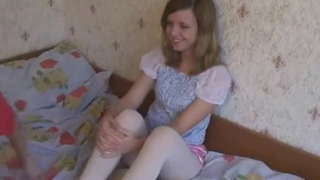 أجرى الرجل قرنية مكالمة إلى الصديقات التي أراد أن يمارس الجنس معها ، لأنهن بحاجة إلى نكاح جيد