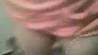 فيديو إباحي عربي الفتاة العربية الممحونة تركب على زب حبيبها وتعري طيزها