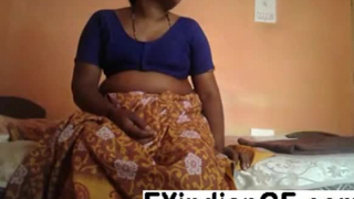 رجل ناضج سخيف رجل titted صغير في اللعبة و handjob الأسود