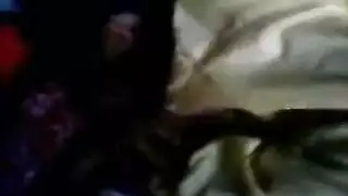 امرأة سمراء متزوج يحصل على رأس في هذا الفيديو الإباحية.