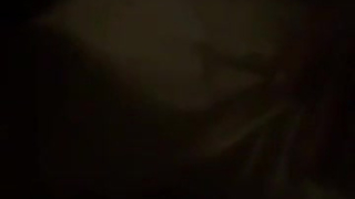 نيكول لوف يمارس الجنس غير الرسمي مع رجل متزوج ، في غرفة المعيشة الضخمة.