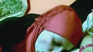 محجبة تركية لابسة احمر تمص الزوبر جامد اوى