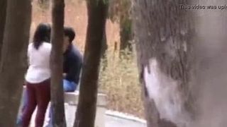 حب فى الجنينة يوم العيد