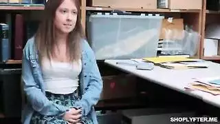 إيما هيكس تحصل على مارس الجنس بشدة في غرفة التدليك العامة ، خلال روتينها اليومي
