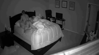 مسمار صغير يلعب مع قضيبه ونائبته ، ثم يطلق النار على حمولته