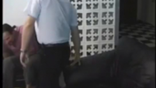 طفل واحد سعيد يحصل على بعض