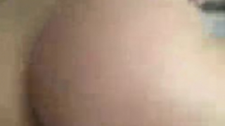 تنشر شارلوت كروس ساقيها مفتوحة على مصراعي