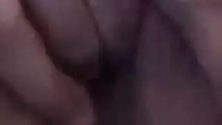 جينا سكاي تحصل على حلق كس لها مع لعبة الجنس والصراخ من المتعة أثناء كومينغ