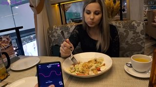 لديه تطبيق على الهاتف مع الهزاز