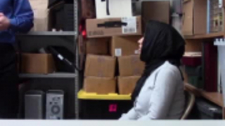 إيلا نوكس هو تقبيل رجل أسود والحصول على ديك الثابت داخل فمها القذر