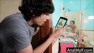 تطلب منا أن نمارس الجنس كل يوم لأنه لطيف