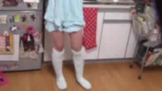 حصلت بيتي اليابانية فاتنة مارس الجنس وكريم في نادي ليلي محلي، حتى كانت لديها هزة الجماع.
