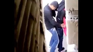 طالب مغربي ينيك زميلته المحجبة في الشارع