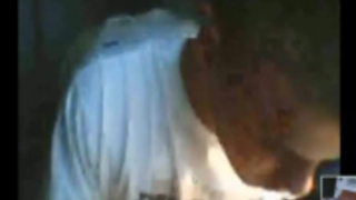 يغني شبا جيمس رجل وسيم وسيم وأخذه إلى المنزل، لتظهر له إلى صديقها