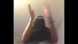 سكس عرب جامد مع نقبة بجسم جامد ملبن تتناك في خرمينها