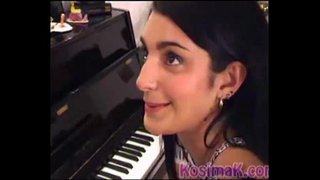 فتاة عربية تتناك في خفلة من صاحبها الجامعي بعد العزف على البيانو