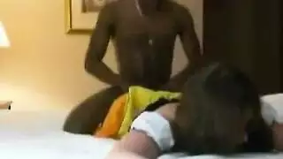 الرجل الأبيض يمارس الجنس مع بوس مارلي برينكس المحبوب في شقته الخاصة