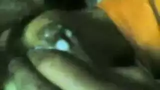 حار امرأة سمراء خادمة مارس الجنس من قبل مفلسة