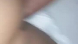 كانت الأنثى تقضي يومًا جميلًا ، لكن رجلها يعرف بشكل أفضل في وضع عاري